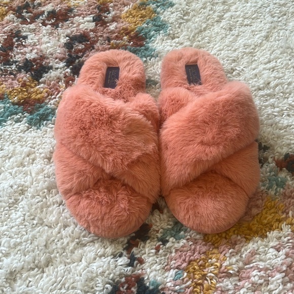 Rachel Roy Pink/Coral Slippers Sz 5-6 - Picture 1 of 3